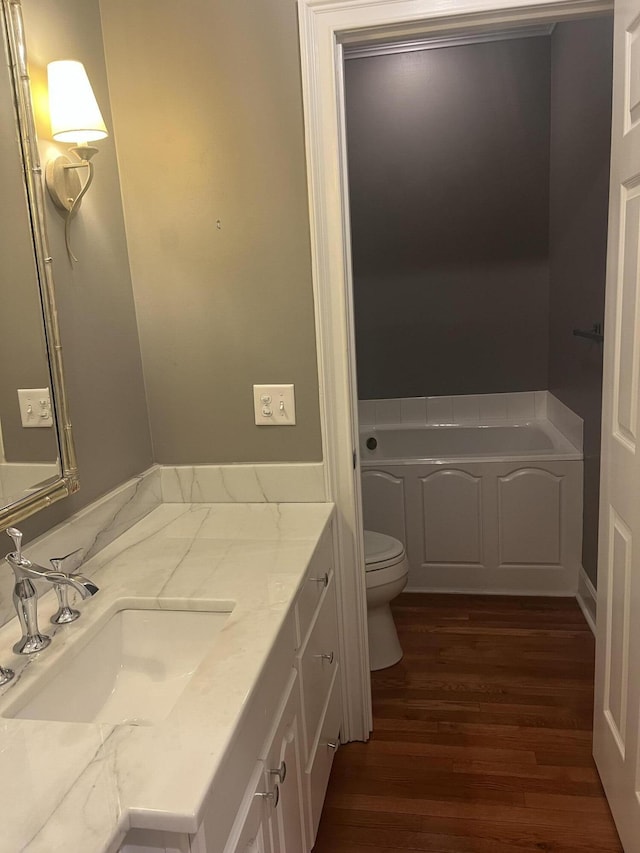 802 Signal Mountain Blvd Unit 121, Signal Mountain, TN 37377 - full bath featuring wood finished floors, vanity, and a bath