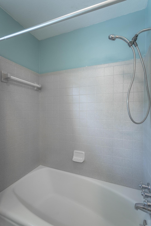 409 Caraway Turn, Chattanooga, TN 37415 - full bathroom featuring shower / washtub combination