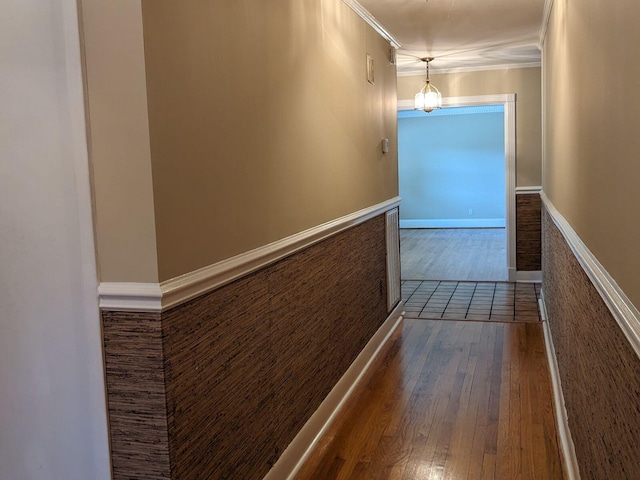 305 Barbara Cir, Chattanooga, TN 37411 - hall featuring dark wood finished floors and crown molding