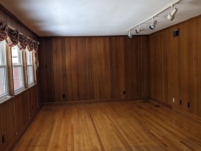 305 Barbara Cir, Chattanooga, TN 37411 - unfurnished room featuring light wood-style flooring, wooden walls, and track lighting