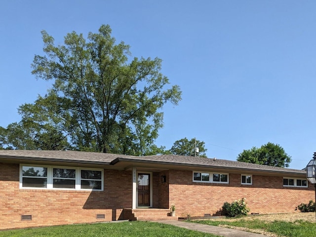 305 Barbara Cir, Chattanooga, TN 37411 - ranch-style home with crawl space, brick siding, and a front lawn