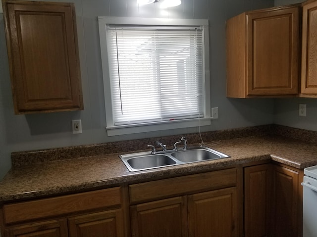 5007 Jarrett Rd, Chattanooga, TN 37416 - kitchen featuring dark countertops and brown cabinetry