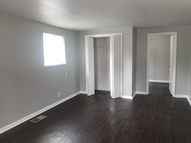 5007 Jarrett Rd, Chattanooga, TN 37416 - unfurnished bedroom featuring dark wood finished floors and a closet