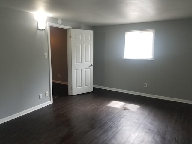 5007 Jarrett Rd, Chattanooga, TN 37416 - unfurnished room with baseboards and dark wood finished floors