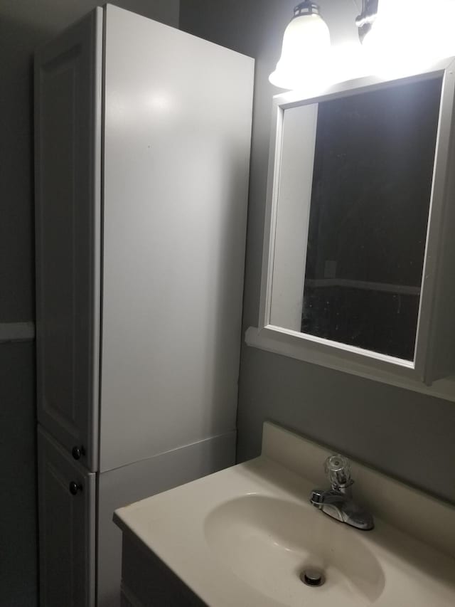 5007 Jarrett Rd, Chattanooga, TN 37416 - bathroom featuring vanity