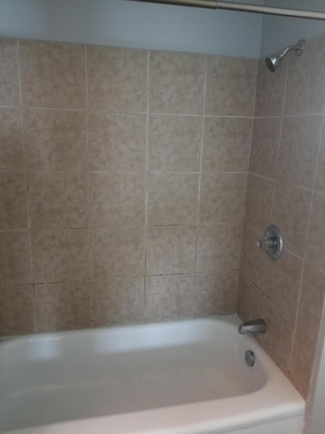 5007 Jarrett Rd, Chattanooga, TN 37416 - bathroom with washtub / shower combination