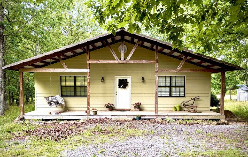 2321 Old State Rd, Menlo, GA 30731 - bungalow-style house featuring covered porch