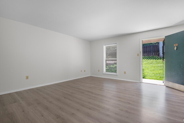 900 Mountain Creek Rd Unit E66, Chattanooga, TN 37405 - empty room featuring wood finished floors and baseboards