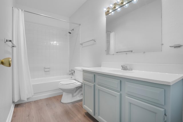 900 Mountain Creek Rd Unit E66, Chattanooga, TN 37405 - full bath with vanity, wood finished floors, and shower / bathtub combination with curtain