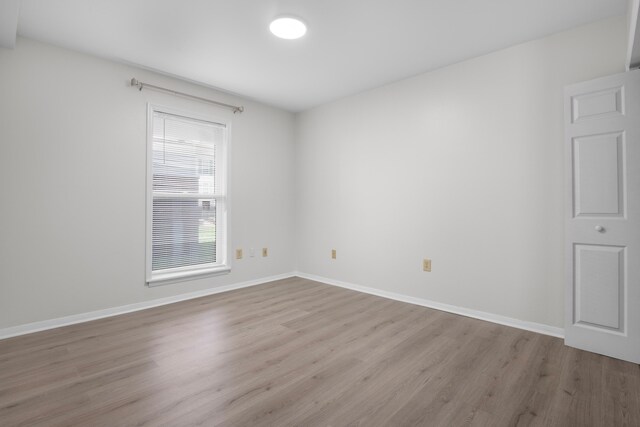 900 Mountain Creek Rd Unit E66, Chattanooga, TN 37405 - empty room with wood finished floors and baseboards