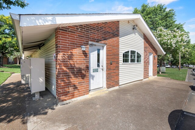 900 Mountain Creek Rd Unit E66, Chattanooga, TN 37405 - view of side of property with brick siding and mail area