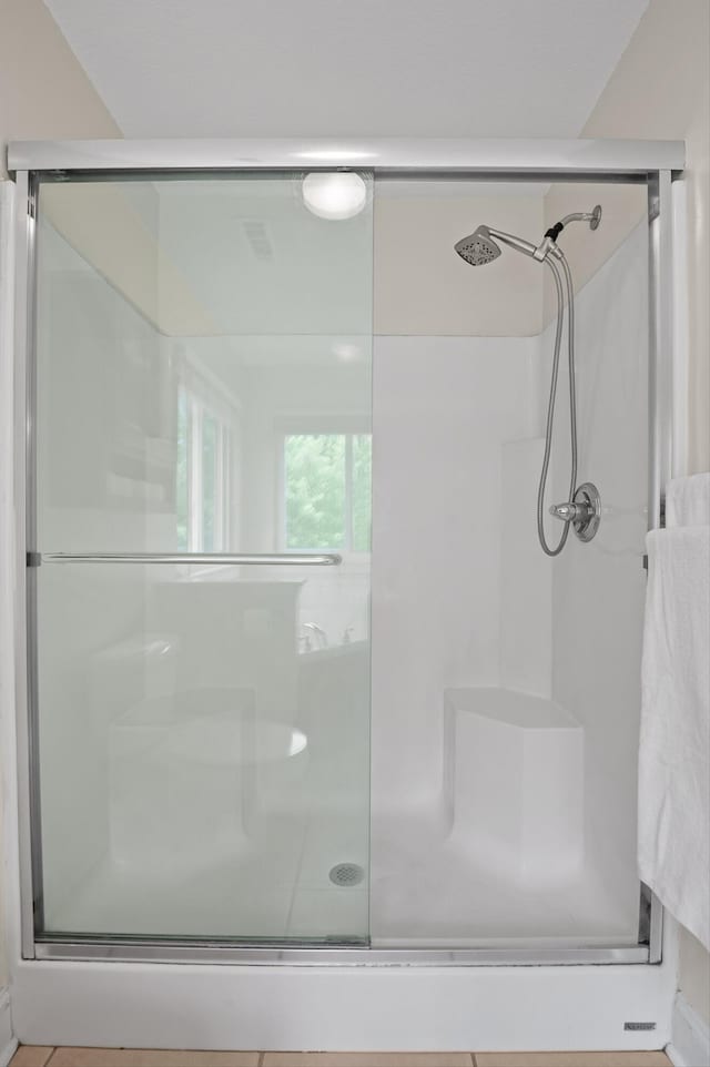 7470 Jester Ct, Ooltewah, TN 37363 - full bath featuring a stall shower