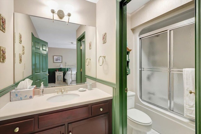 5 Woodland Way, Chattanooga, TN 37419 - ensuite bathroom featuring vanity and enclosed tub / shower combo