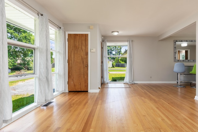 4412 Live Oak Ln, Chattanooga, TN 37411 - entrance foyer with light wood finished floors