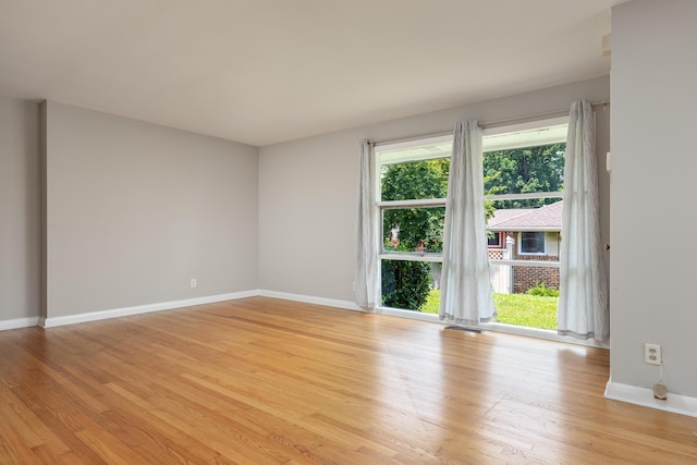 4412 Live Oak Ln, Chattanooga, TN 37411 - empty room featuring light wood finished floors and baseboards