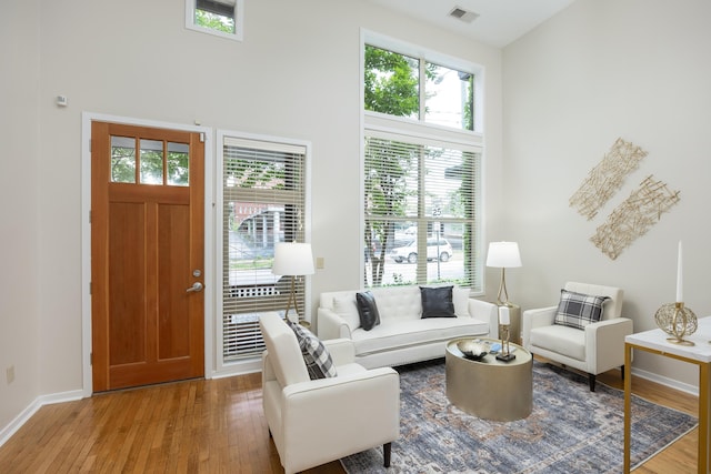 844 E 8th St, Chattanooga, TN 37403 - living room featuring wood finished floors and a towering ceiling