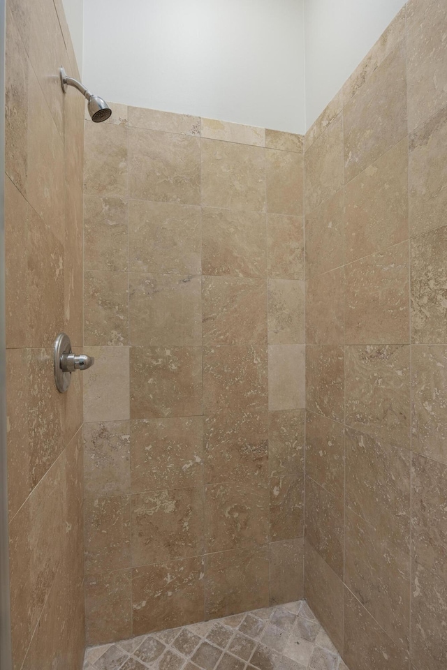 844 E 8th St, Chattanooga, TN 37403 - bathroom featuring a tile shower