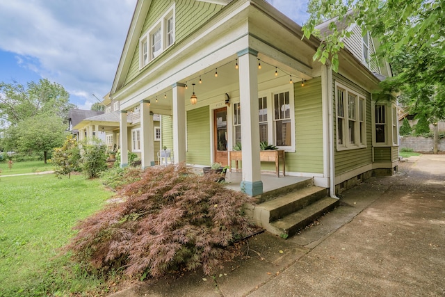 4503 Saint Elmo Ave, Chattanooga, TN 37409 - view of side of home featuring covered porch and a yard
