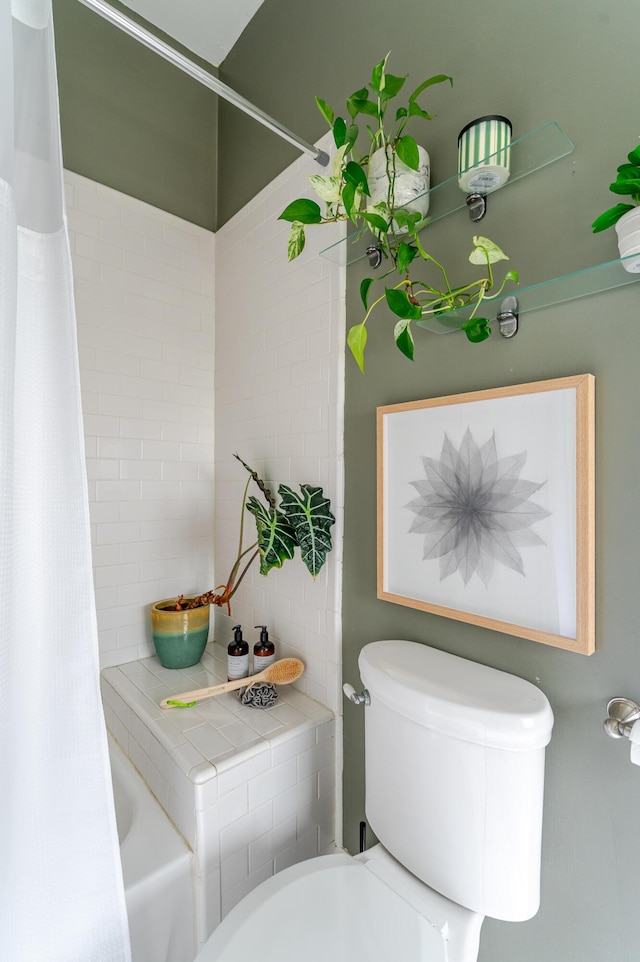 4503 Saint Elmo Ave, Chattanooga, TN 37409 - full bathroom featuring toilet and shower / tub combo with curtain