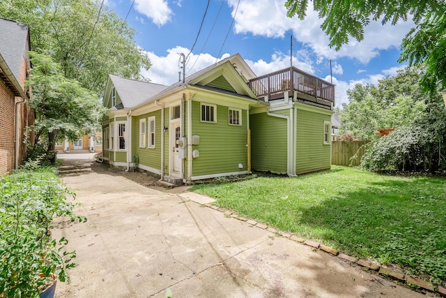 4503 Saint Elmo Ave, Chattanooga, TN 37409 - view of side of home featuring a balcony and driveway