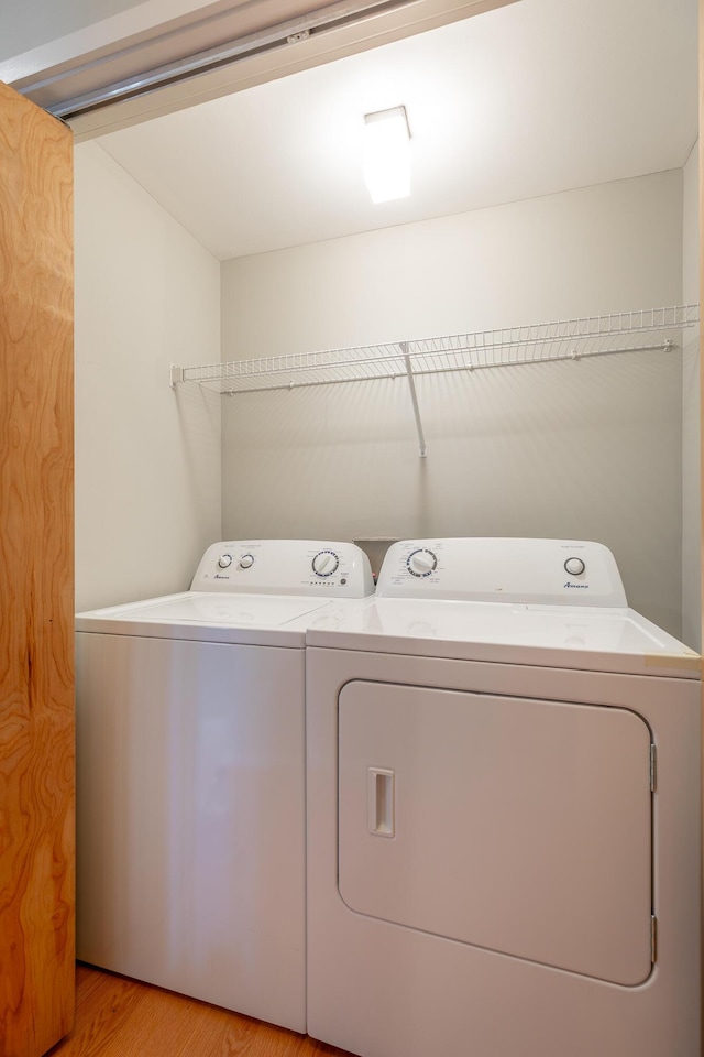 277 W 19th St, Chattanooga, TN 37408 - washroom featuring washing machine and clothes dryer and light wood-style floors