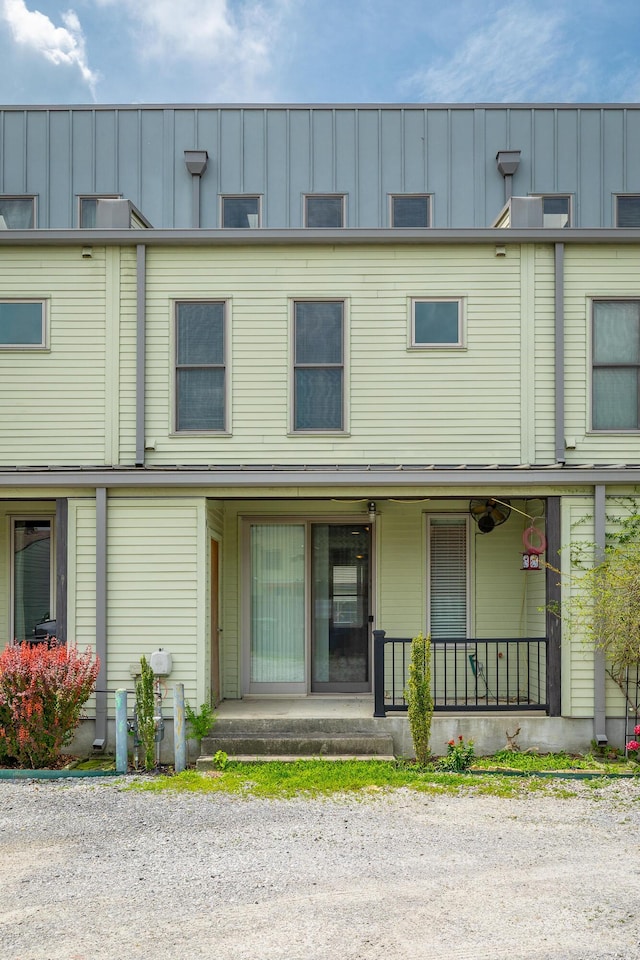 277 W 19th St, Chattanooga, TN 37408 - view of property featuring covered porch and board and batten siding
