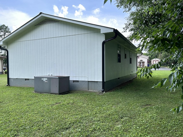 4594 Lee Dr NW, Cleveland, TN 37312 - view of side of property featuring crawl space and a lawn
