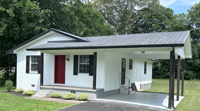 4594 Lee Dr NW, Cleveland, TN 37312 - view of front facade with crawl space, entry steps, a carport, a front yard, and asphalt driveway