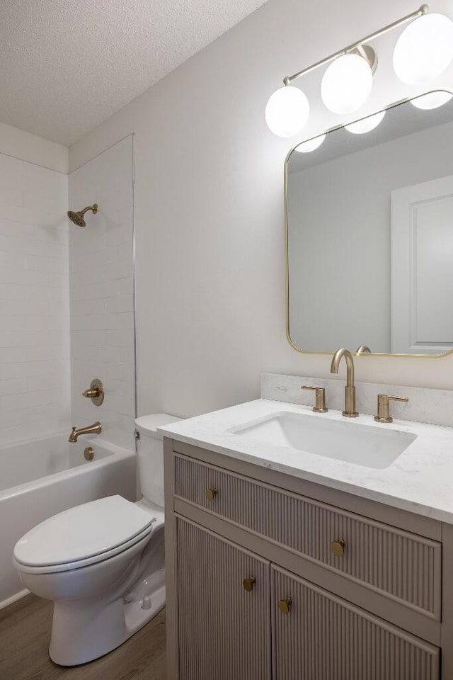 8208 Hixson Springs Rd, Signal Mountain, TN 37377 - bathroom featuring wood finished floors, vanity, shower / bath combination, and a textured ceiling