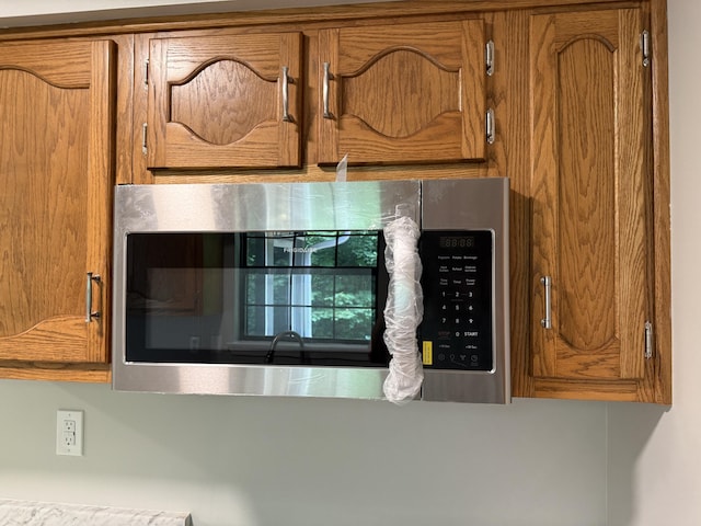 9424 Fuller Rd, Chattanooga, TN 37421 - detailed view of stainless steel microwave and brown cabinetry