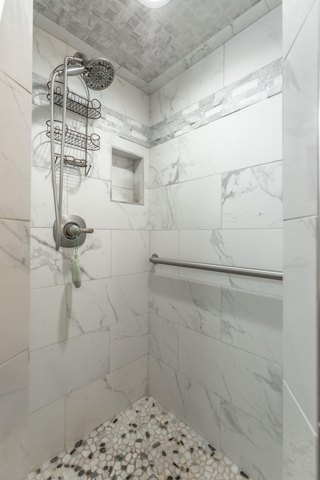 1027 Crestridge Dr, Rossville, GA 30741 - full bathroom featuring a tile shower