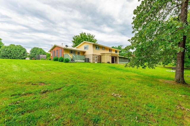 1027 Crestridge Dr, Rossville, GA 30741 - back of property with a lawn