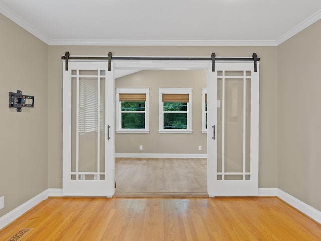 957 Elaine Trl, Chattanooga, TN 37421 - unfurnished room featuring a barn door, wood finished floors, and ornamental molding