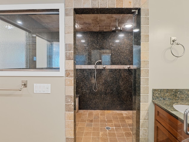 957 Elaine Trl, Chattanooga, TN 37421 - bathroom featuring tiled shower and vanity