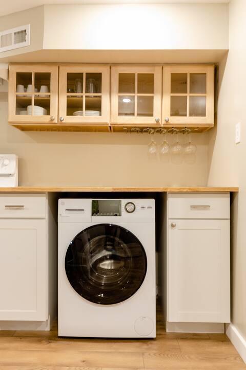 957 Elaine Trl, Chattanooga, TN 37421 - laundry area with washer / clothes dryer, cabinet space, light wood finished floors, and a dry bar