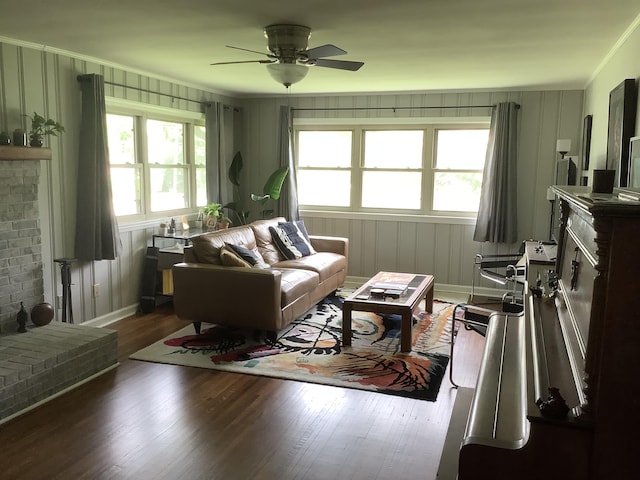 1322 Vance Rd, Chattanooga, TN 37421 - living area featuring ceiling fan, crown molding, and wood finished floors