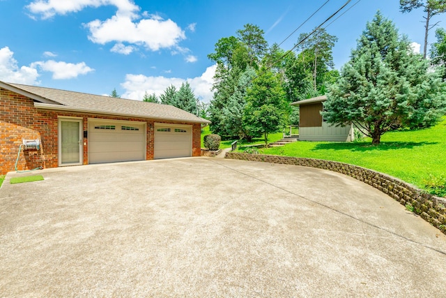 2046 N Concord Rd, Chattanooga, TN 37421 - garage with driveway