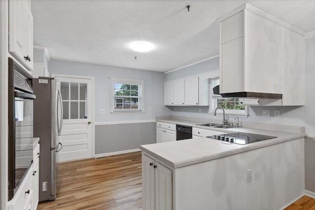 5146 Creek Bend Cir NW, Cleveland, TN 37312 - kitchen featuring black appliances, light wood finished floors, light countertops, white cabinets, and a peninsula
