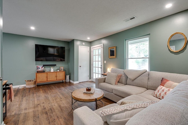 308 Pledger Pkwy, Lafayette, GA 30728 - living area with wood finished floors and recessed lighting