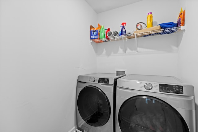 559 Cliff St, Morristown, TN 37814 - laundry room with washer and clothes dryer