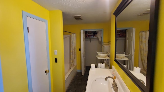 214 E Rhea Ave, Spring City, TN 37381 - bathroom featuring shower / tub combo with curtain and vanity