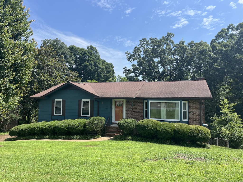 941 Sherry Cir, Hixson, TN 37343 - photo 1