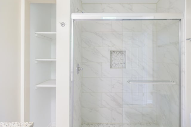 6102 Vance Rd, Chattanooga, TN 37421 - bathroom featuring a stall shower