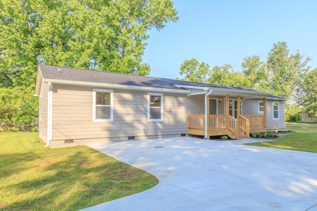 6102 Vance Rd, Chattanooga, TN 37421 - ranch-style home with crawl space, covered porch, a front yard, and driveway