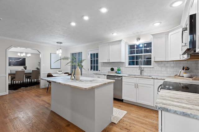8512 Creek Stone Dr, Chattanooga, TN 37421 - kitchen featuring appliances with stainless steel finishes, a chandelier, a textured ceiling, decorative backsplash, and white cabinets