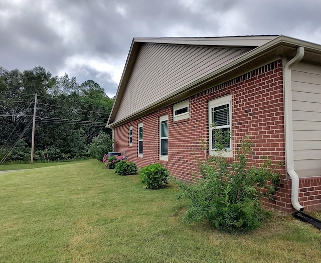 179 Trade Wind Dr, Fort Oglethorpe, GA 30742 - view of side of property with a yard and brick siding