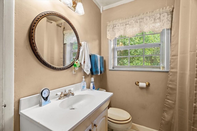 1339 Cloverdale Cir, Hixson, TN 37343 - full bath featuring vanity, crown molding, and a shower with curtain