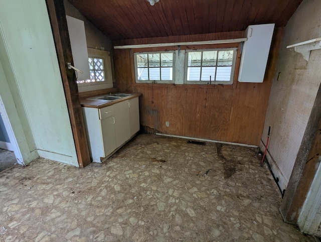 2307 E 35th St, Chattanooga, TN 37407 - laundry room with a sink