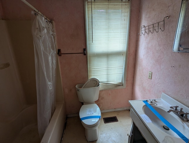2307 E 35th St, Chattanooga, TN 37407 - bathroom with vanity, plenty of natural light, and shower / bathtub combination with curtain