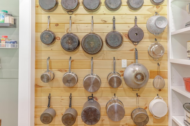 508 Chattanooga Rd, Cohutta, GA 30710 - detailed view of open shelves